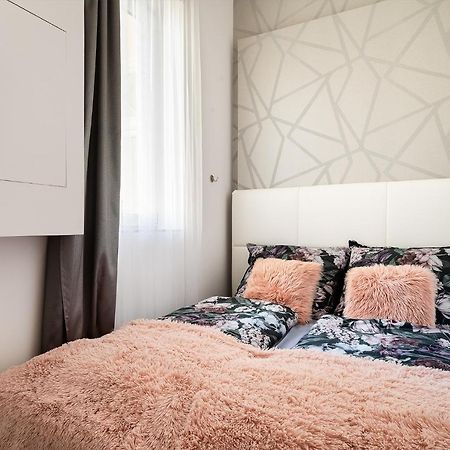 Luxury Apartment With Free Garage And Balcony In The Center Boedapest Buitenkant foto