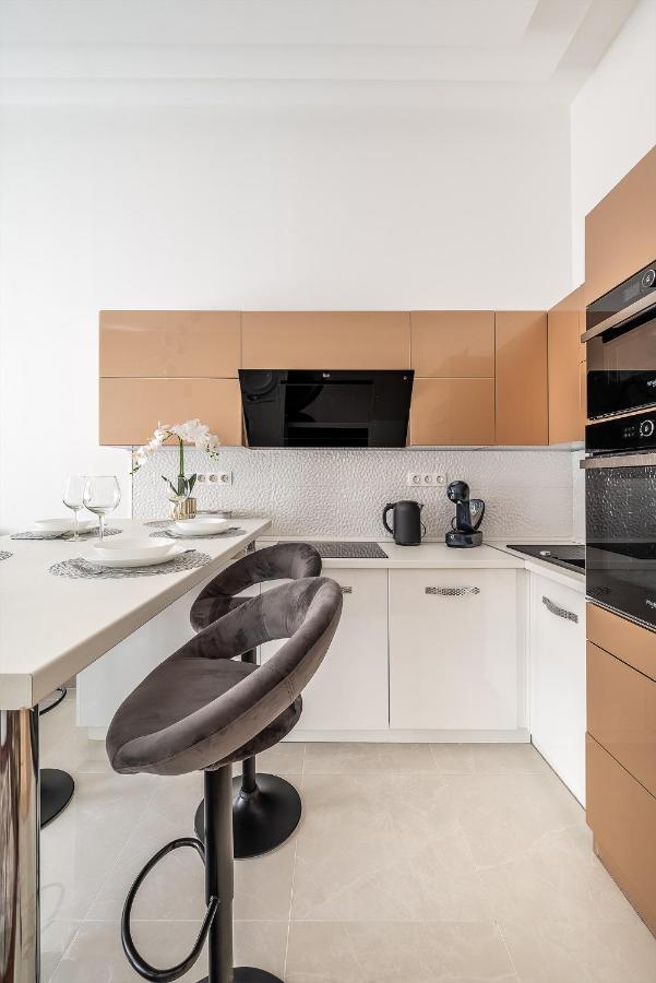 Luxury Apartment With Free Garage And Balcony In The Center Boedapest Buitenkant foto