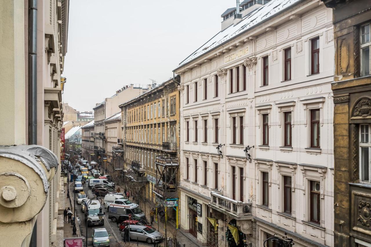 Luxury Apartment With Free Garage And Balcony In The Center Boedapest Buitenkant foto