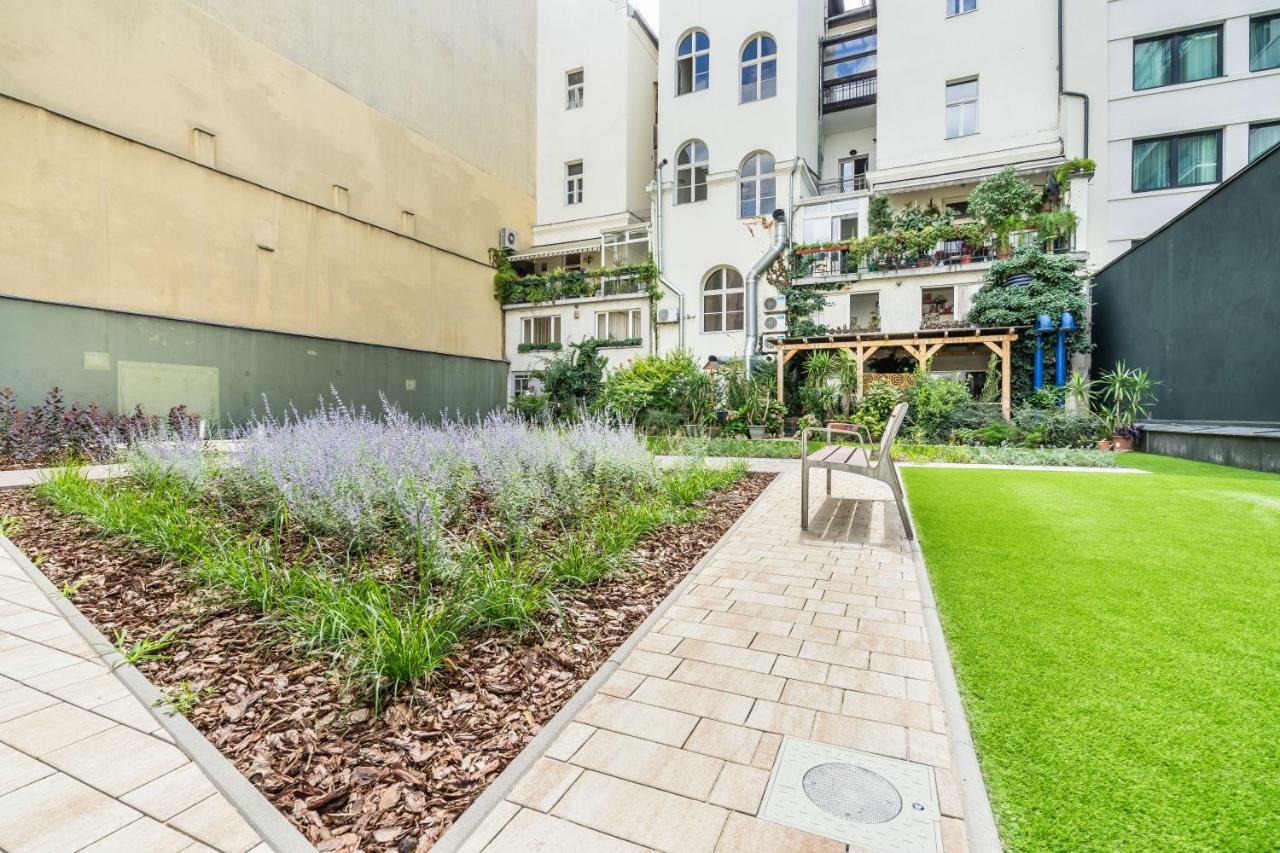 Luxury Apartment With Free Garage And Balcony In The Center Boedapest Buitenkant foto